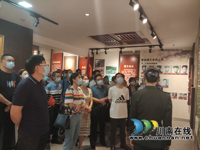 龙马潭区审计局党支部赴古蔺四渡赤水纪念馆开展主题党日活动(图2) 龙马潭区审计局党支部赴古蔺四渡赤水纪念馆开展主题党日活动(图2)