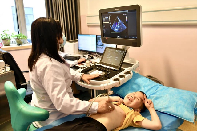 每年来西南医大附院过六一的连体孩子们长大了！快满18岁的她们，愿望是当医生(图7)