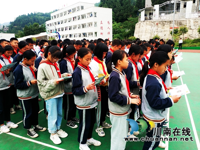 古蔺县法院：送法进校园，护航少年成长(图2)