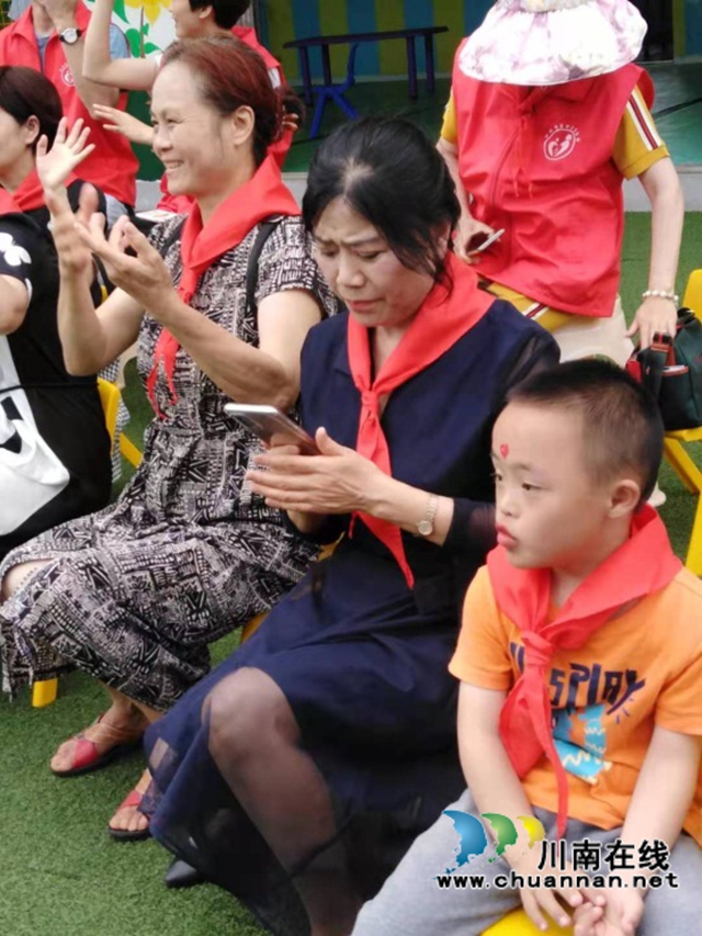 泸州:让你我她闪动“爱心”,让残疾儿童“笑起来”!(图8) 泸州:让你我她闪动“爱心”,让残疾儿童“笑起来”!(图8)