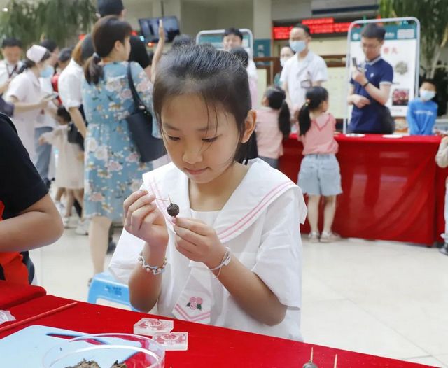 泸州：传承国粹学中医，天使宝贝做香丸(图12)