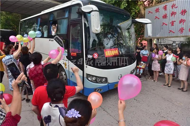 千余名学生赴考，66辆专车护航，内江“毛坦厂”中学迎来高考(图11)