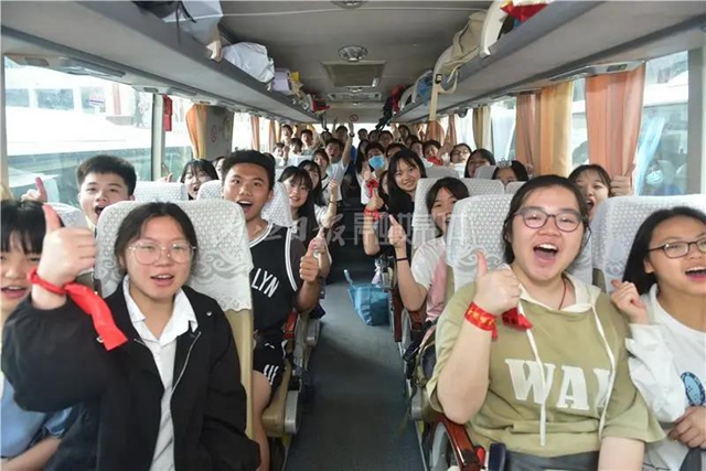 千余名学生赴考，66辆专车护航，内江“毛坦厂”中学迎来高考(图16)