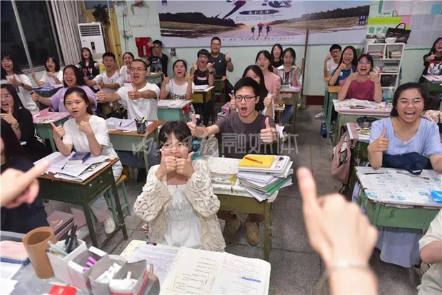 千余名学生赴考，66辆专车护航，内江“毛坦厂”中学迎来高考(图3)