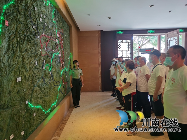 龙马潭区红星街道金井湾社区组织实地研学(图2)