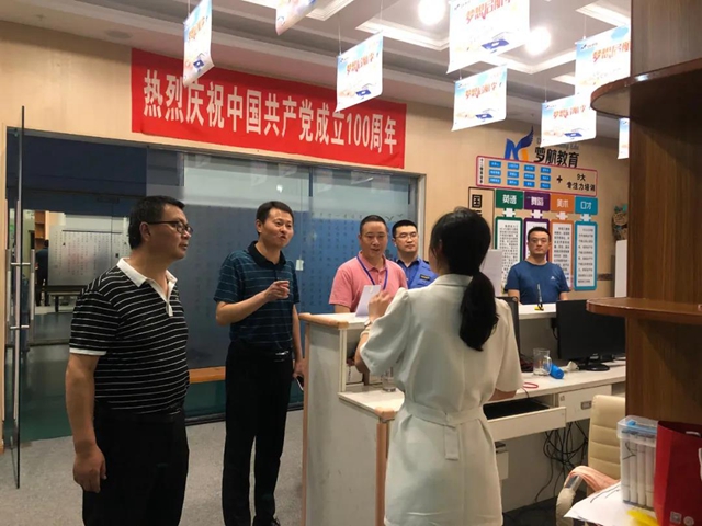 ​高考首日|泸州3.3万余名考生乘风追梦，这些精彩瞬间值得回味！(图5)