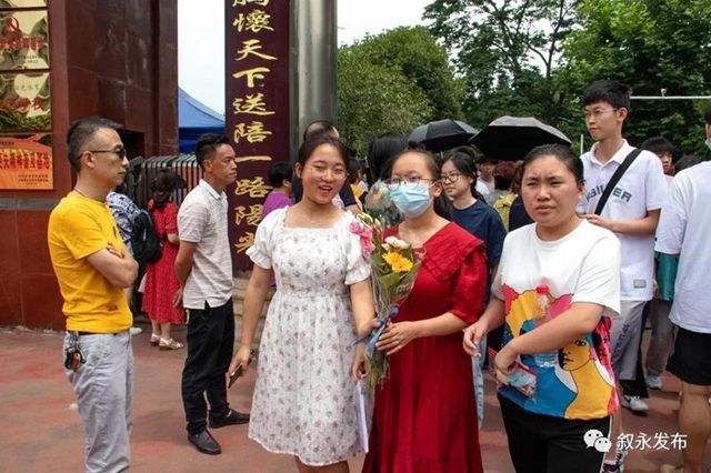 ​高考首日|泸州3.3万余名考生乘风追梦，这些精彩瞬间值得回味！(图12)