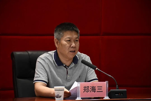 泸州市中医医院召开干部大会 宣布主要领导任职决定(图3) 泸州市中医医院召开干部大会 宣布主要领导任职决定(图3)