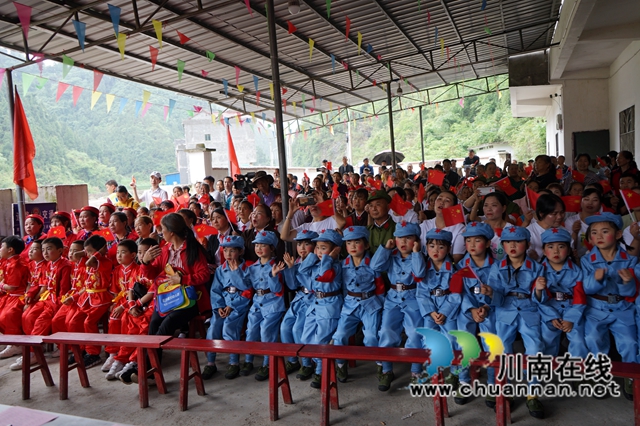 古蔺:民族团结见成效,聚智汇力感党恩(图4) 古蔺:民族团结见成效,聚智汇力感党恩(图4)