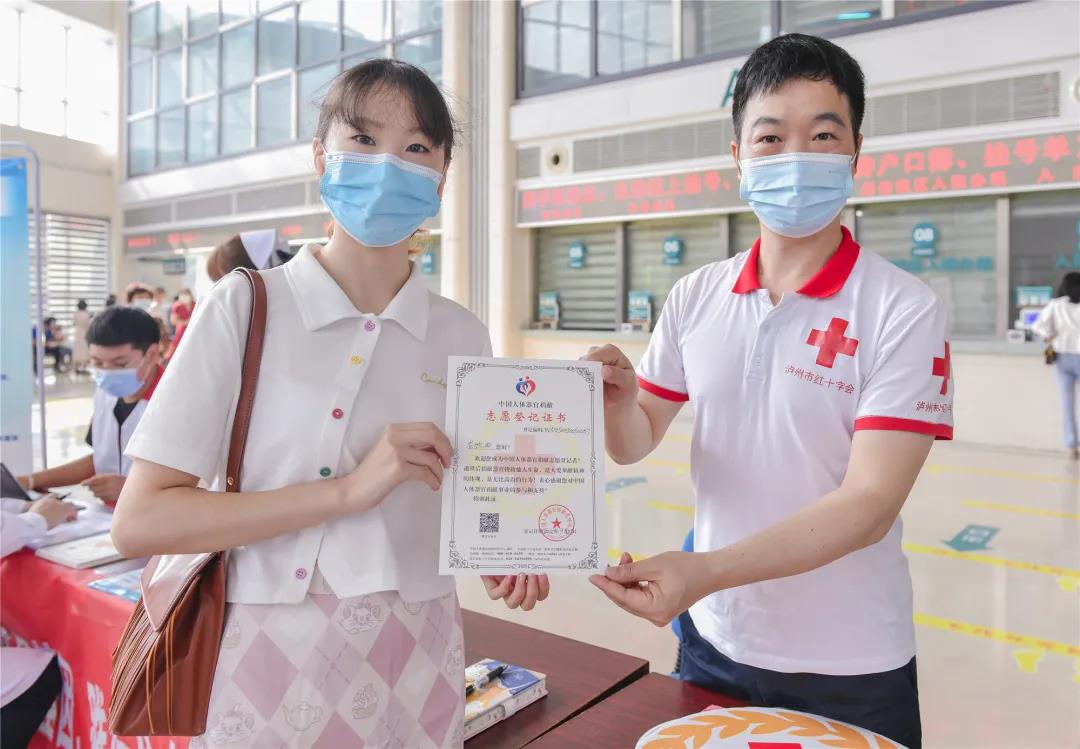她只是路过,却从医院带走了一张“有份量”的证书!(图9) 她只是路过,却从医院带走了一张“有份量”的证书!(图9)