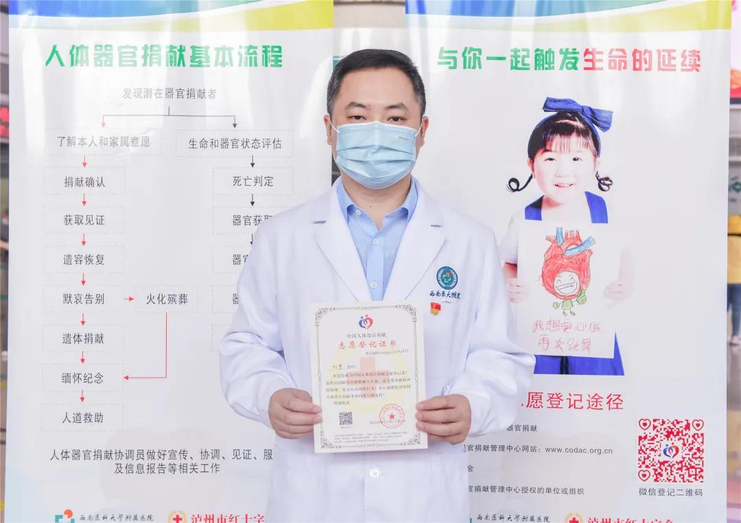 她只是路过,却从医院带走了一张“有份量”的证书!(图13) 她只是路过,却从医院带走了一张“有份量”的证书!(图13)