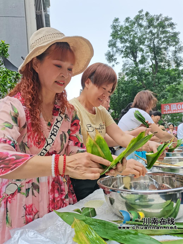 龙马潭:粽叶飘香话端午,党建引领促和谐(图4) 龙马潭:粽叶飘香话端午,党建引领促和谐(图4)