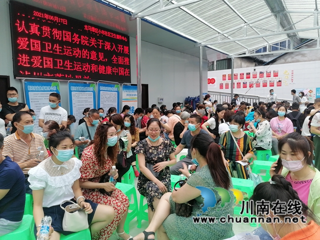 龙马潭区小市街道结合新冠疫苗接种工作开展多形式宣传(图2) 龙马潭区小市街道结合新冠疫苗接种工作开展多形式宣传(图2)