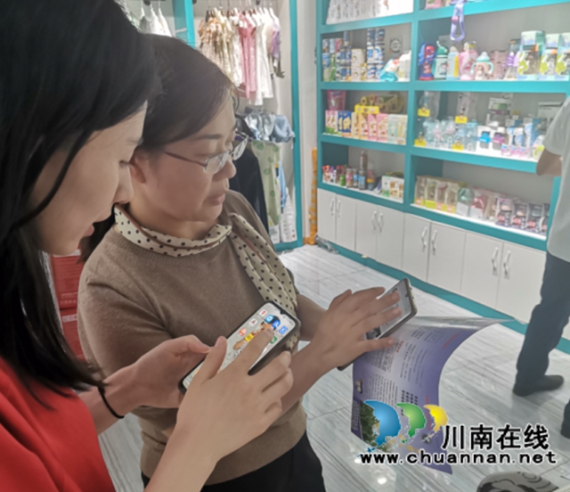 泸县:“反电诈&禁毒”防控宣传进社区(图3) 泸县:“反电诈&禁毒”防控宣传进社区(图3)