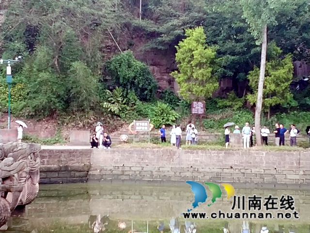 民建清华大学委员会莅泸考察(图2)