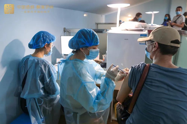 泸州市卫健委权威答疑17问 | 新冠疫苗第二针能否混打?接种反应越强免疫效果越好?(图1) 泸州市卫健委权威答疑17问 | 新冠疫苗第二针能否混打?接种反应越强免疫效果越好?(图1)