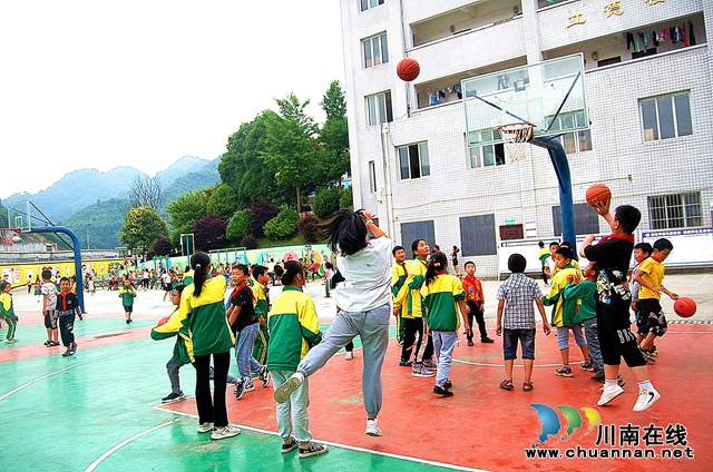 建党百年 为群众办实事∣“公益体彩 快乐操场”走进古蔺县庙林小学(图4)