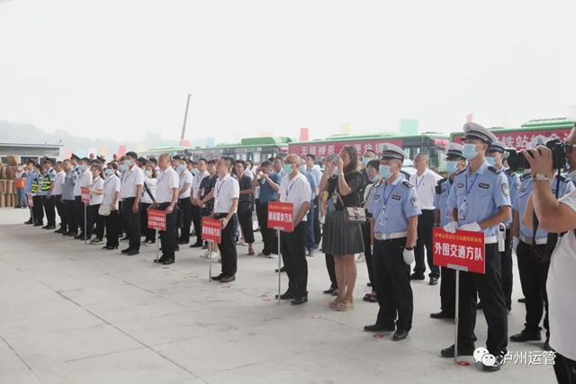 泸州多部门在高铁站举行综合运输保障实战演练(图2) 泸州多部门在高铁站举行综合运输保障实战演练(图2)