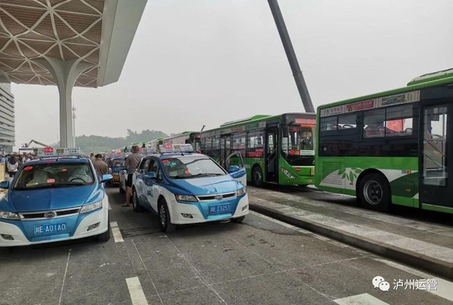 泸州多部门在高铁站举行综合运输保障实战演练(图3) 泸州多部门在高铁站举行综合运输保障实战演练(图3)