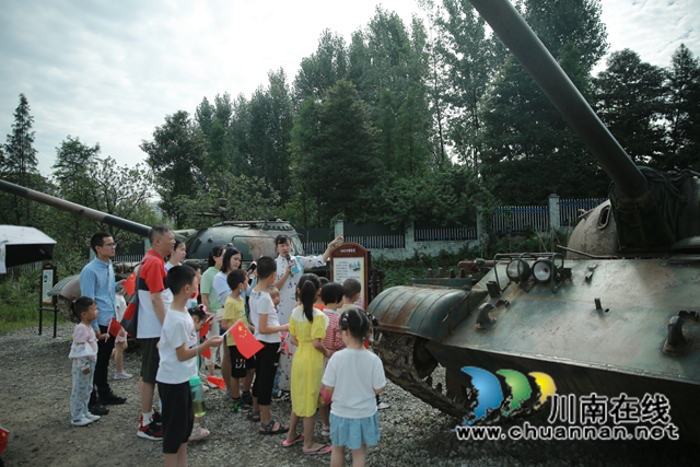 纳溪区：巧手凝聚爱国情，革命故事跃纸上(图2)