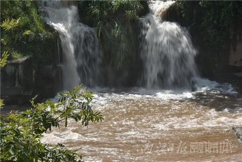 耍水啦！飞流直下三千尺！内江这个地方进入最佳观赏期(图7)