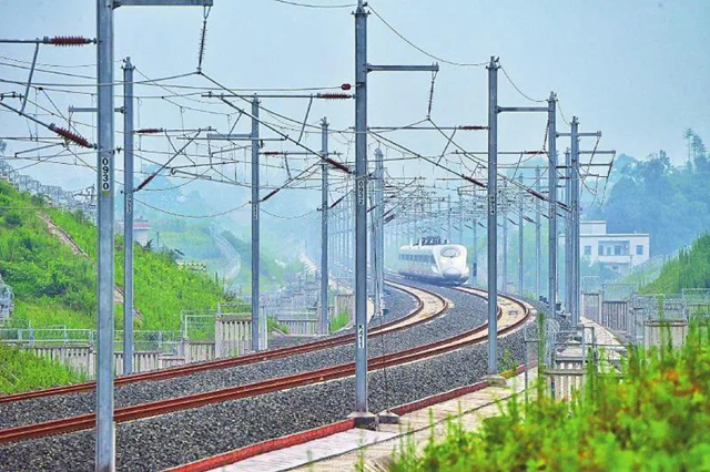 到2025年,成渝地区基本建成“轨道上的双城经济圈” 出行实现3个“1小时”通达(图2) 到2025年,成渝地区基本建成“轨道上的双城经济圈” 出行实现3个“1小时”通达(图2)