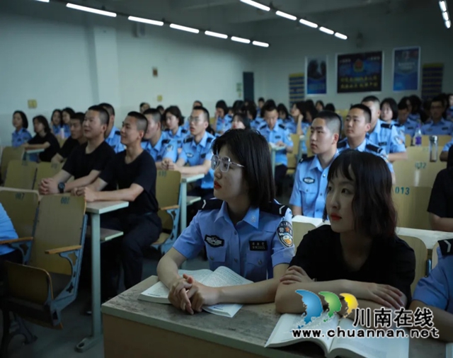 送法进校园 龙马潭区法院青年法官与警校学子共话法治中国梦(图3) 送法进校园 龙马潭区法院青年法官与警校学子共话法治中国梦(图3)