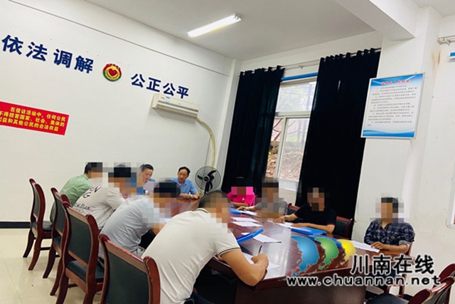 合江县凤鸣镇司法所组织矫正对象开展集中教育学习