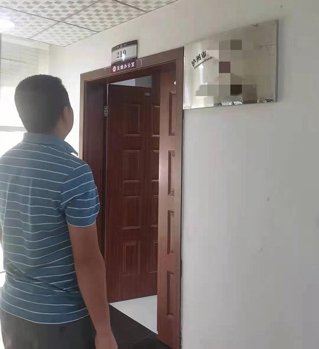 泸州男子恶意对抗法院“限高令”,被责令朋友圈道歉并罚款5000元(图3) 泸州男子恶意对抗法院“限高令”,被责令朋友圈道歉并罚款5000元(图3)