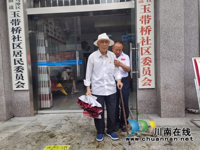 龙马潭区红星街道：接种疫苗不用愁，社区专车来接送