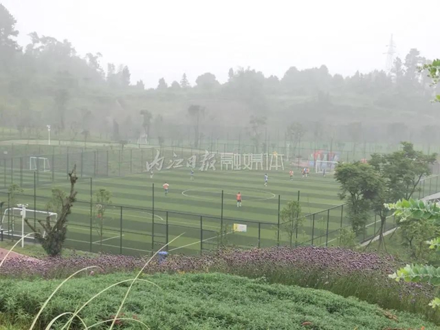 德国法兰克福足球俱乐部在内江开设全国首家国际足球学校(图2) 德国法兰克福足球俱乐部在内江开设全国首家国际足球学校(图2)