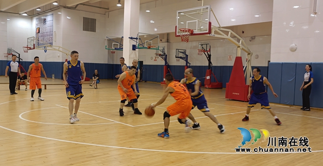 川渝中年篮球赛亮剑泸州：老将不输青春，打造自我快意的篮球江湖(图7)