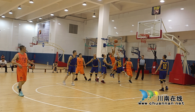 川渝中年篮球赛亮剑泸州：老将不输青春，打造自我快意的篮球江湖(图6)