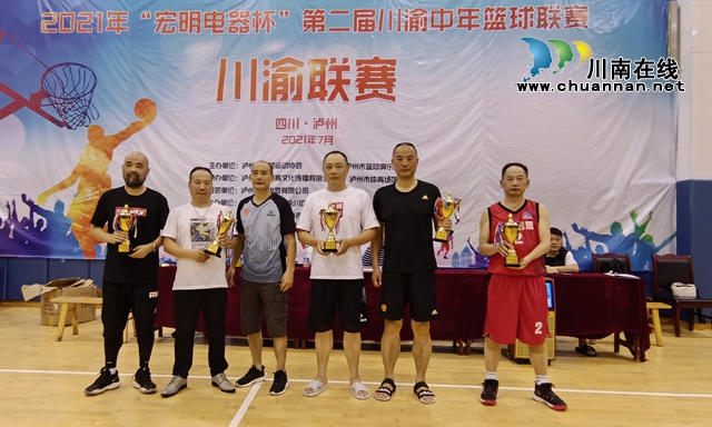 川渝中年篮球赛亮剑泸州：老将不输青春，打造自我快意的篮球江湖(图15)