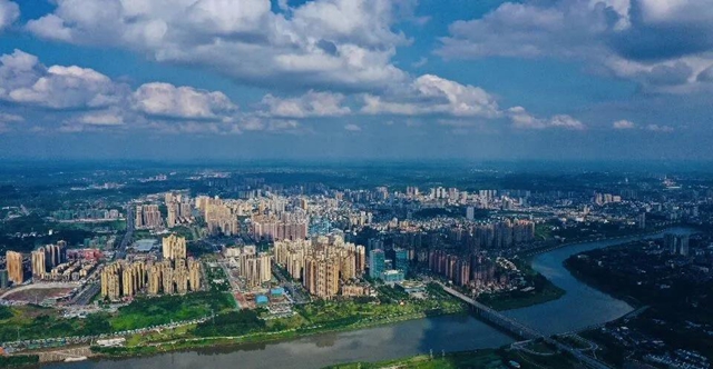 内江奇观！街道上空有彩虹(图2)