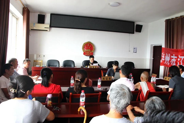 江阳法院巡回审理一起承包地征收补偿费用分配纠纷案