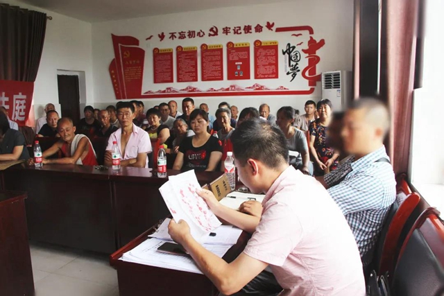 江阳法院巡回审理一起承包地征收补偿费用分配纠纷案(图2) 江阳法院巡回审理一起承包地征收补偿费用分配纠纷案(图2)