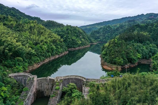 叙永：隐秘在一片绿意之中的四坪村，美到不动声色！(图2)