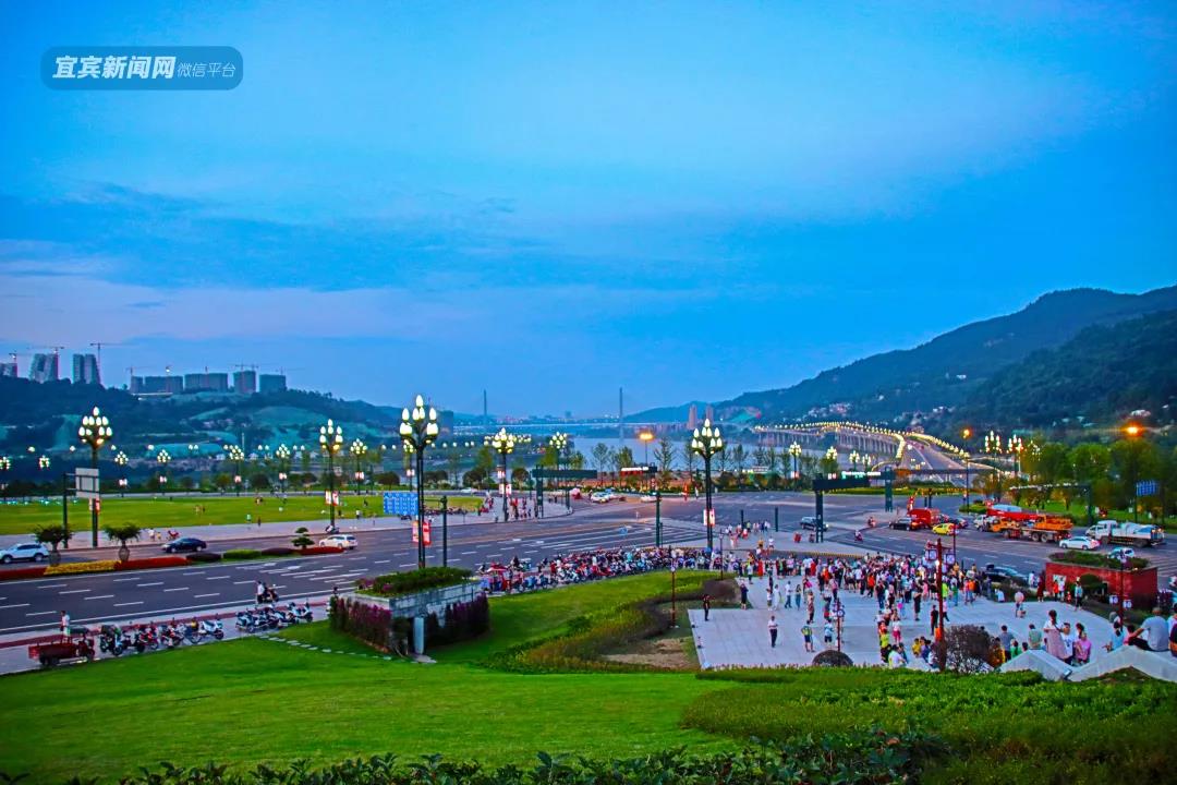 新地标！新网红！宜宾这两个地方火了！一到晚上全是人(图3)