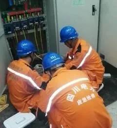 河南加油！泸州发电车点亮郑州一医院、爱心企业和个人捐赠救援物资(图3)