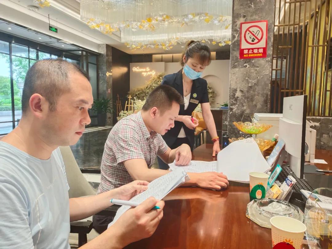 儿子收到了录取通知书,他收到这样一条提醒短信(图2) 儿子收到了录取通知书,他收到这样一条提醒短信(图2)