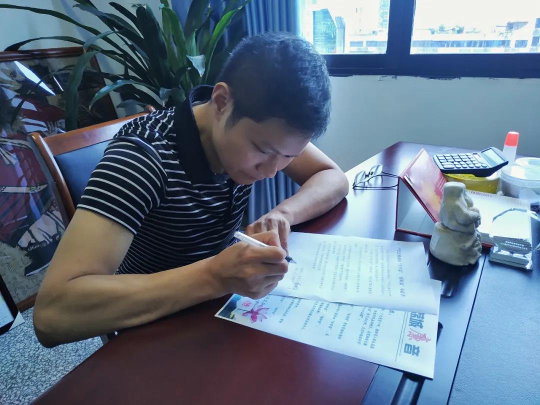 儿子收到了录取通知书,他收到这样一条提醒短信(图5) 儿子收到了录取通知书,他收到这样一条提醒短信(图5)