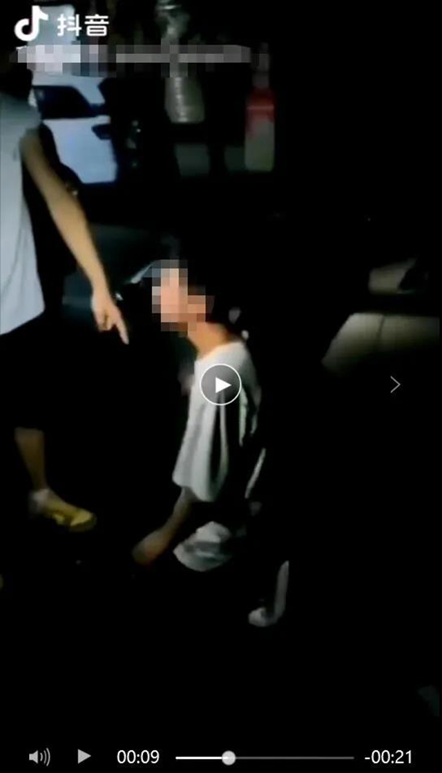 叙永网传视频中殴打他人的两名男子已被行政处罚！