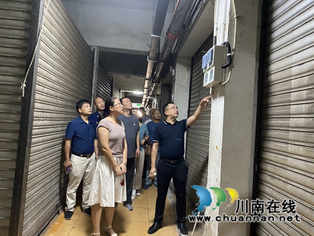 龙马潭区人大常委会视察小市街道老旧城区消防安全工作