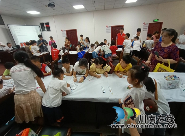 龙马潭区小市街道回龙湾社区开展十米画卷现场作画活动(图3)