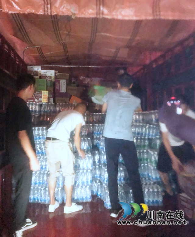 古蔺县手拉手爱心协会向河南灾区捐赠500件矿泉水(图4)