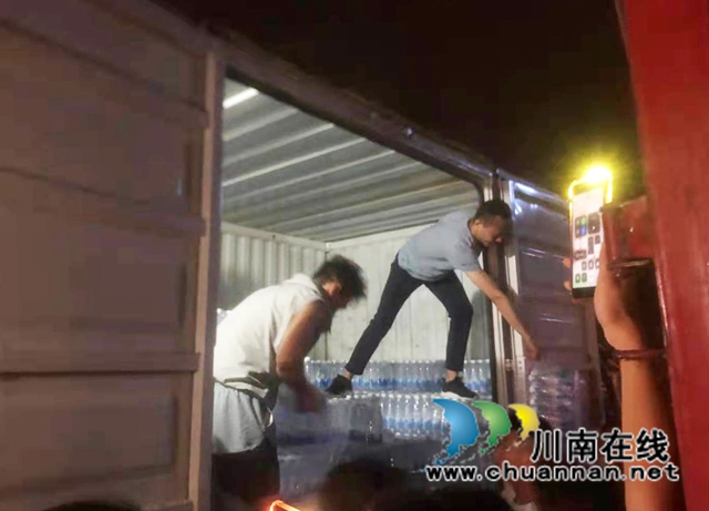 古蔺县手拉手爱心协会向河南灾区捐赠500件矿泉水(图6)