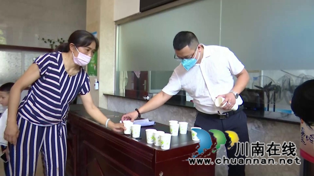 志愿服务为合江县各新冠疫苗接种点送去清凉(图3) 志愿服务为合江县各新冠疫苗接种点送去清凉(图3)