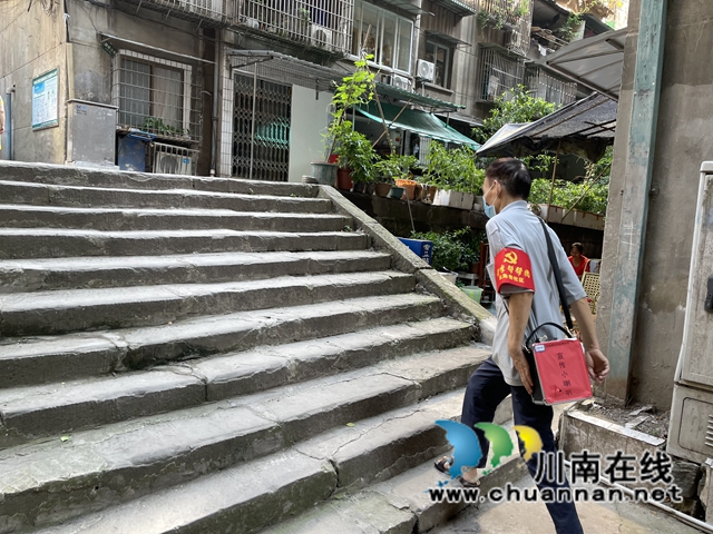 江阳区北城街道皂角巷社区:“小喇叭”发挥疫情宣传大作用(图2) 江阳区北城街道皂角巷社区:“小喇叭”发挥疫情宣传大作用(图2)