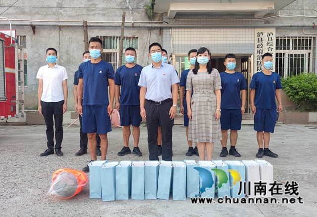 泸县海潮镇开展“八一”走访慰问活动(图2) 泸县海潮镇开展“八一”走访慰问活动(图2)